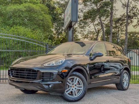 Used 2016 Porsche Cayenne image 1
