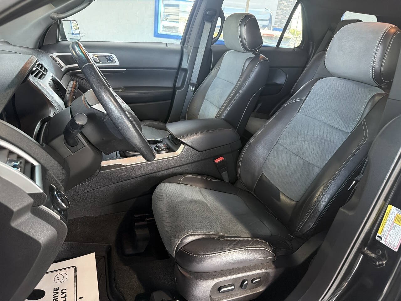 Used 2015 Ford Explorer XLT w/ Equipment Group 202A AWD/4WD image 14