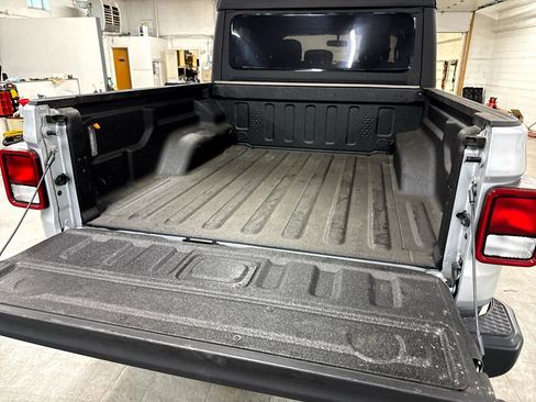 Used 2022 Jeep Gladiator Sport image 74