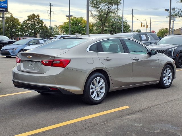 Used 2025 Chevrolet Malibu LT FWD image 2