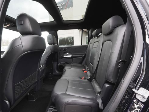 Used 2023 Mercedes-Benz GLB 250 4MATIC w/ Premium Package image 36