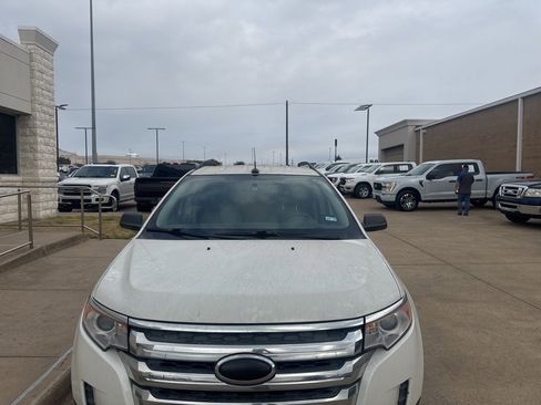 Used 2013 Ford Edge SE image 2