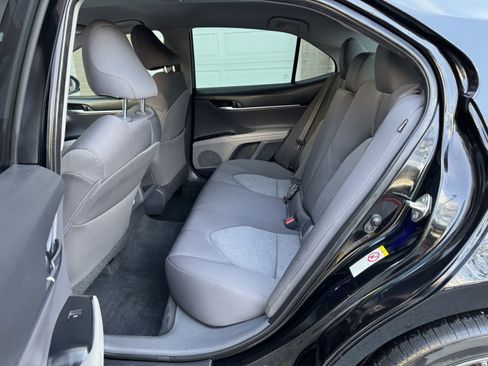 Used 2018 Toyota Camry LE image 29