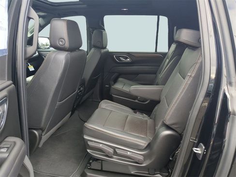Used 2023 Chevrolet Suburban High Country image 23