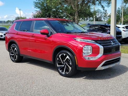 Used 2023 Mitsubishi Outlander SE FWD image 3