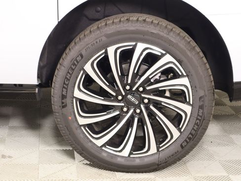 New 2026 Lincoln Navigator L Black Label AWD/4WD image 19