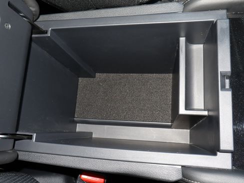 Used 2025 Nissan Pathfinder SV image 25