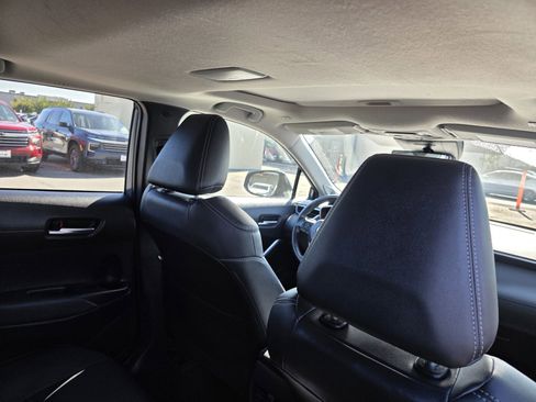 Used 2023 Toyota Corolla Cross XLE image 13