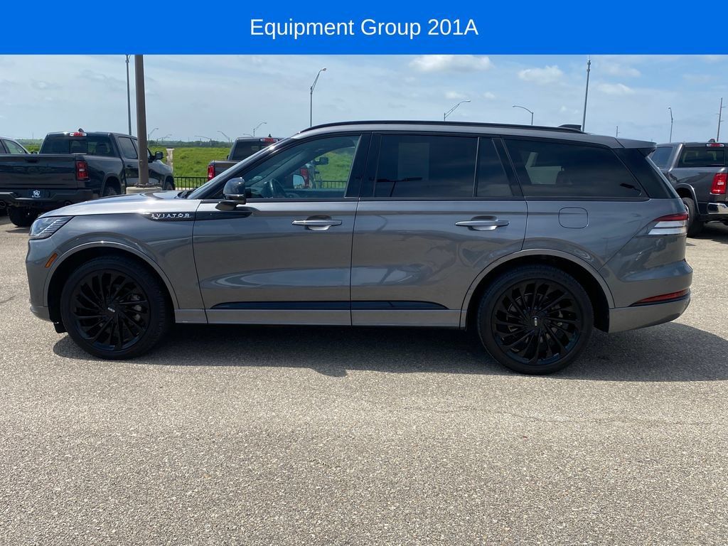 Used 2025 Lincoln Aviator Reserve w/ Equipment Group 201A AWD/4WD image 3