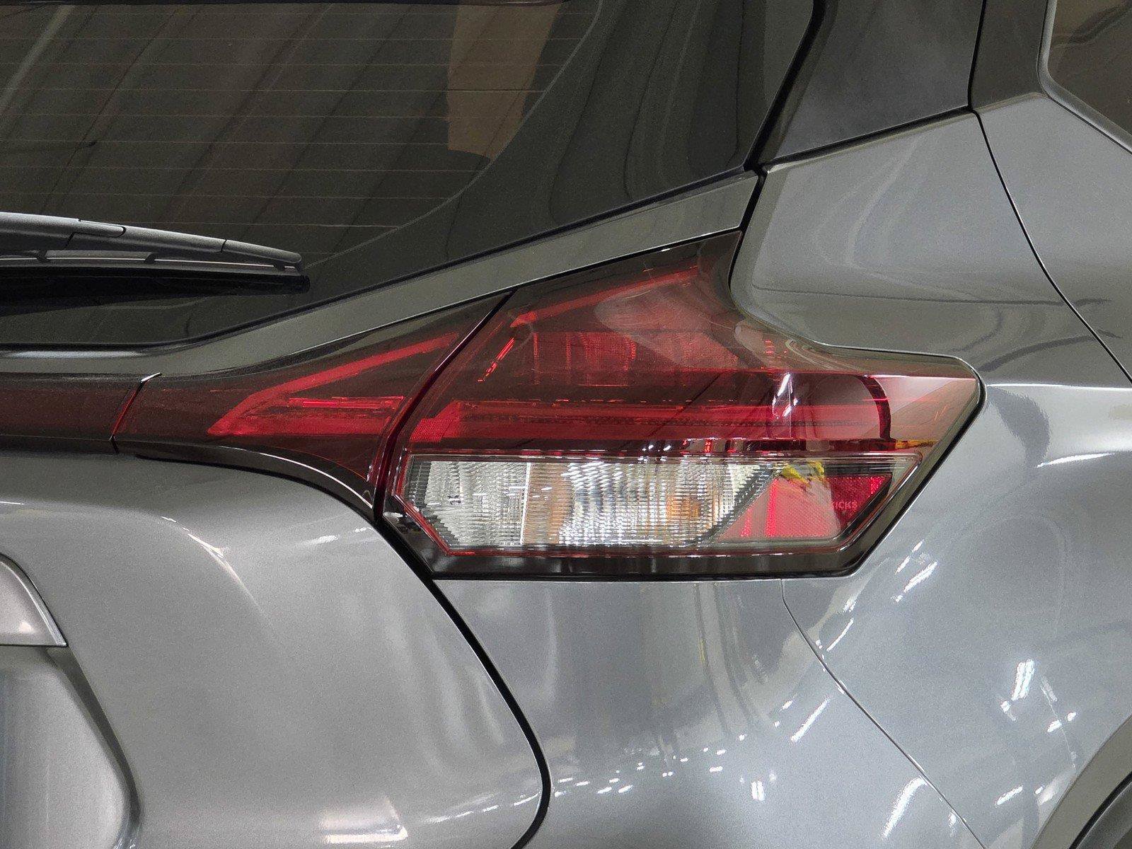 Used 2021 Nissan Kicks S FWD image 12