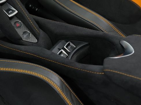 Used 2020 McLaren 720S Spider RWD image 18