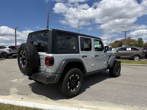 Used 2024 Jeep Wrangler Unlimited Rubicon 4xe image 5