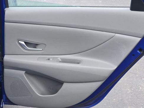 Used 2025 Hyundai Elantra SEL image 8