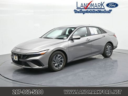 Used 2024 Hyundai Elantra SEL image 1