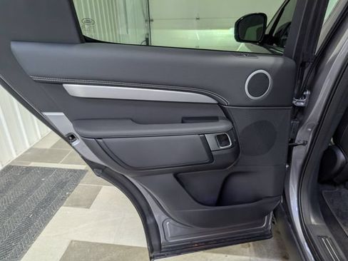 Used 2025 Land Rover Discovery Dynamic SE AWD/4WD image 9
