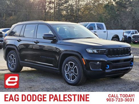 Used 2023 Jeep Grand Cherokee Trailhawk w/ Advanced Protech Group II AWD/4WD image 1