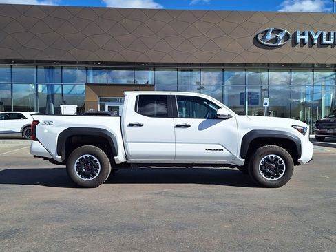 Used 2024 Toyota Tacoma TRD Off-Road image 2