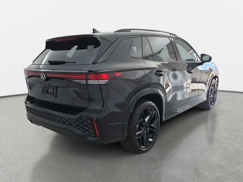 New 2026 Volkswagen Tiguan SE R-Line image 3