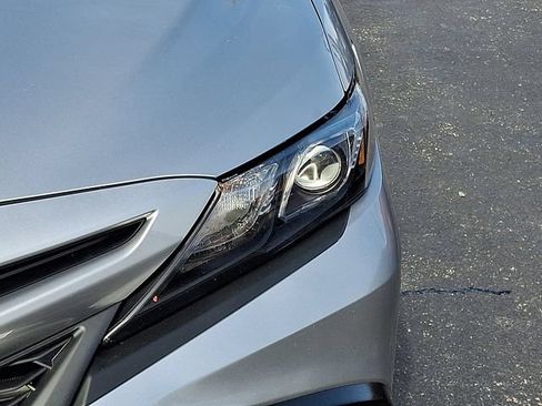 Used 2023 Toyota Camry SE FWD image 9