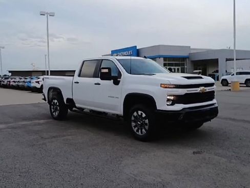 Used 2025 Chevrolet Silverado 2500 Custom w/ Custom Convenience Package image 2