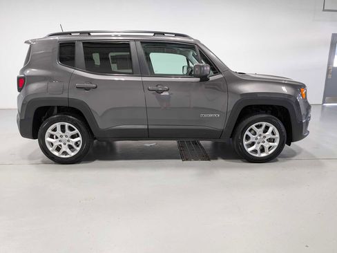 Used 2018 Jeep Renegade Latitude AWD/4WD image 7