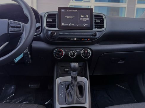 Used 2021 Hyundai Venue SE image 23