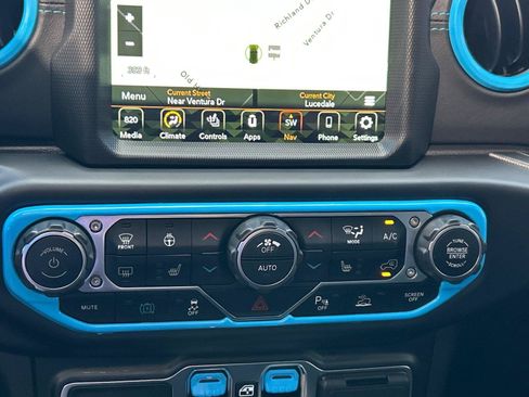 Used 2022 Jeep Wrangler Unlimited Rubicon 4xe w/ Cold Weather Group AWD/4WD image 24