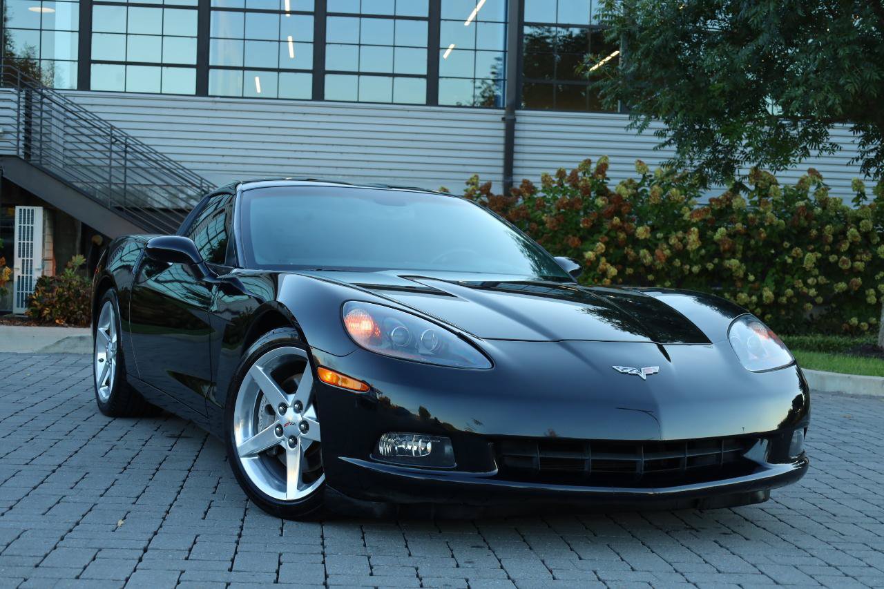 Used 2005 Chevrolet Corvette Coupe w/ Preferred Equipment Group RWD image 4