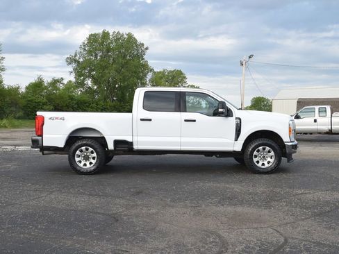Used 2023 Ford F250 XLT AWD/4WD image 3