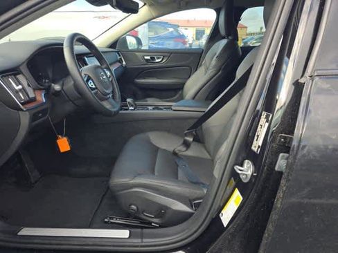 Used 2025 Volvo V60 B5 Cross Country Plus image 6