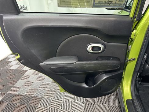 Used 2016 Kia Soul + image 19