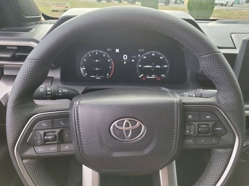 Used 2025 Toyota Tacoma TRD Off-Road image 28