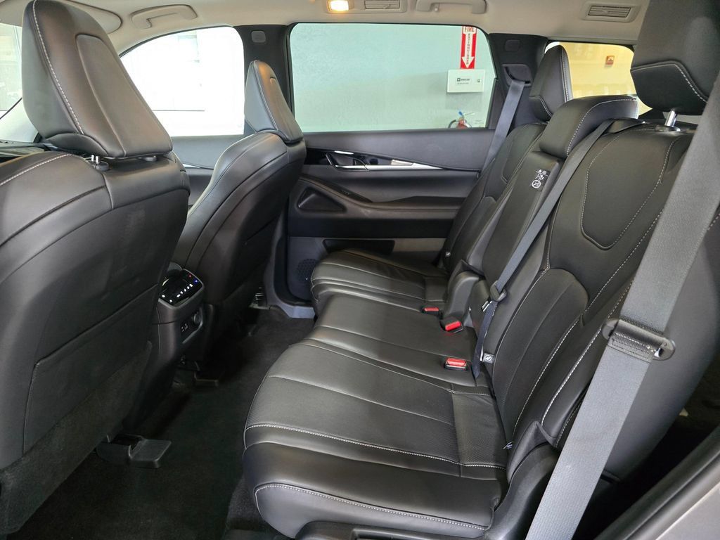 Certified 2024 INFINITI QX60 Pure AWD/4WD image 24
