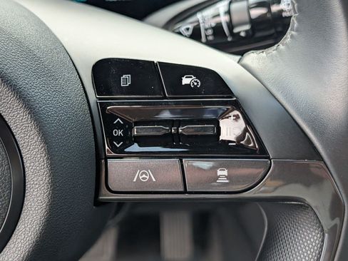 Used 2025 Hyundai Elantra Limited FWD image 20
