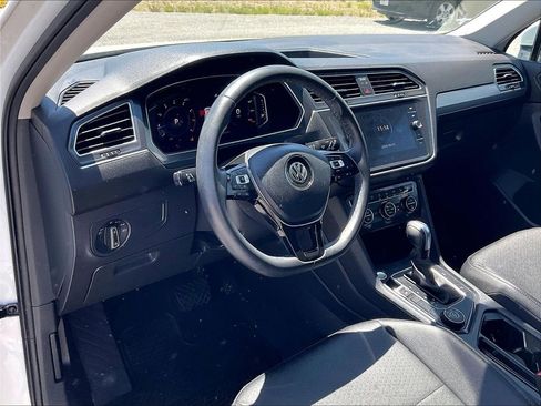 Used 2020 Volkswagen Tiguan SEL AWD/4WD image 8