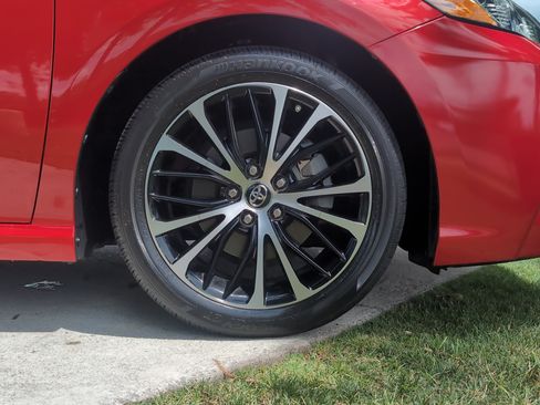 Used 2019 Toyota Camry SE FWD image 13