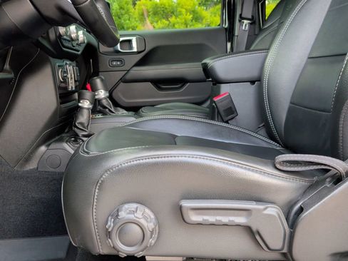 Used 2022 Jeep Wrangler Unlimited Sahara AWD/4WD image 8