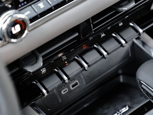 New 2026 GMC Canyon Denali image 33