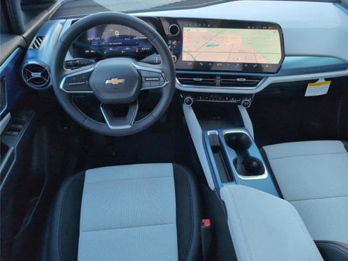 New 2025 Chevrolet Equinox EV LT image 23