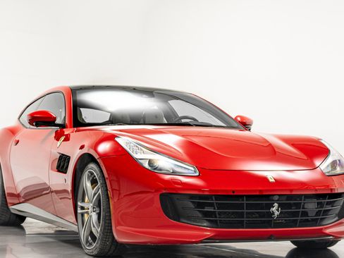 Used 2020 Ferrari GTC4Lusso image 3
