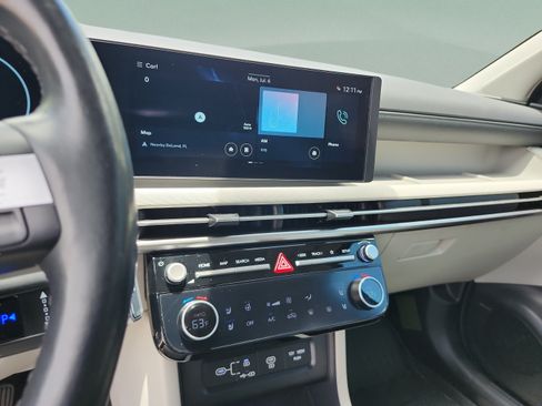 Certified 2025 Hyundai Tucson Limited FWD image 12
