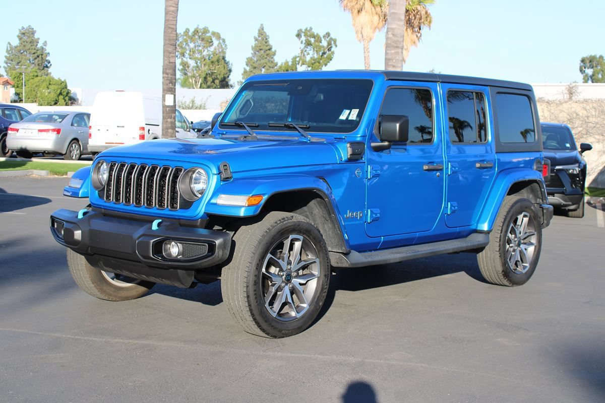 Used 2024 Jeep Wrangler Unlimited AWD/4WD image 3