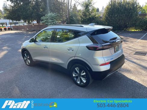 Used 2023 Chevrolet Bolt EUV LT w/ Convenience Package FWD image 5