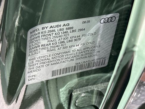 Used 2025 Audi SQ5 Premium Plus AWD/4WD image 30