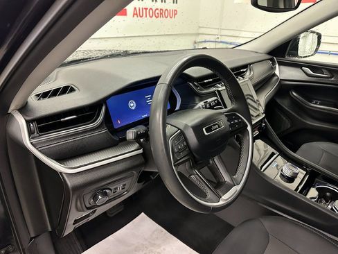 Certified 2023 Jeep Grand Cherokee Laredo image 18