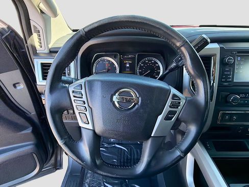 Used 2018 Nissan Titan SV w/ SV Convenience Package image 34
