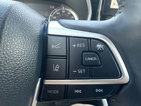 Used 2023 Toyota Highlander XLE AWD/4WD image 28