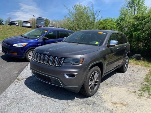 Used 2017 Jeep Grand Cherokee Limited w/ Luxury Group II image 4