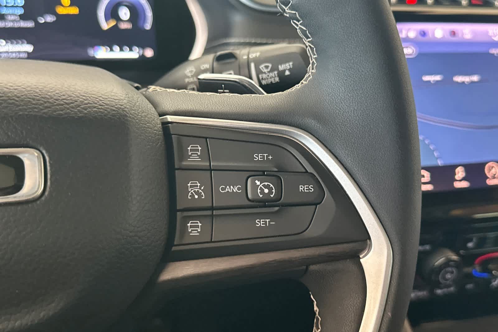 Used 2023 Jeep Grand Cherokee L Limited AWD/4WD image 29