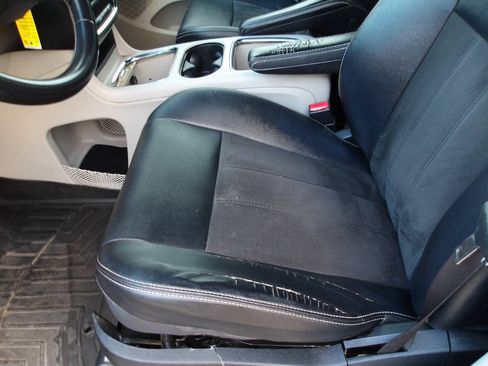 Used 2019 Dodge Grand Caravan SXT FWD image 21